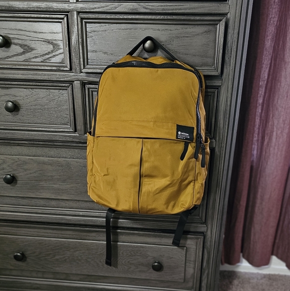 Lululemon Everyday Backpack - Picture 6 of 6